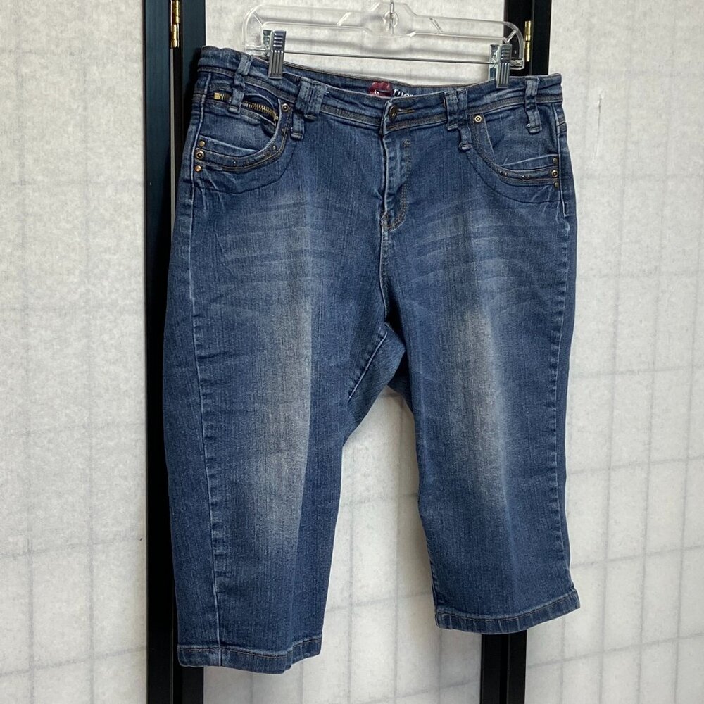 Kiss Therapy Embellished Zip Pocket Faded Capri Crop Denim Jeans Medium Wash 16 - Picture 3 of 14